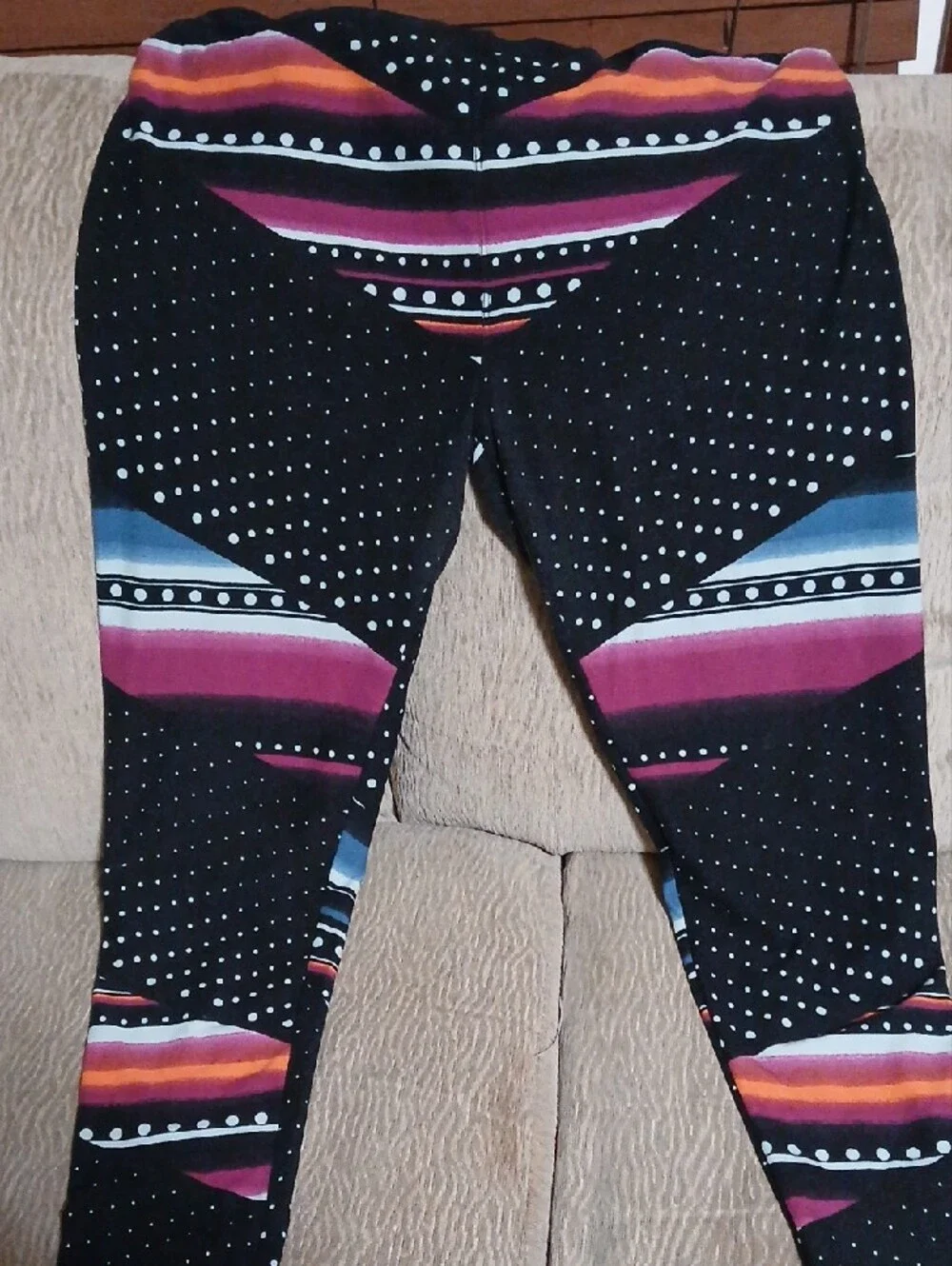LuLaRoe Black Leggings with White-Gray Marbled Dip And A Polka Dot Geometric TC